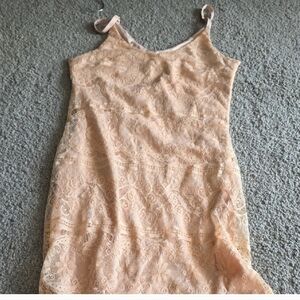 Sleeveless Lace Dress In Peach